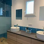 De Luxe Renovee Avec Piscine, 4 Chambres, A 5 Minutes De La - Fr-1-726-25 Ла Круа-Вальме
